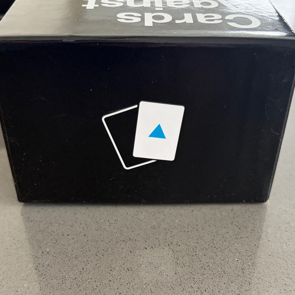 Cards Against Humanity Blue Box - Picture 4 of 7